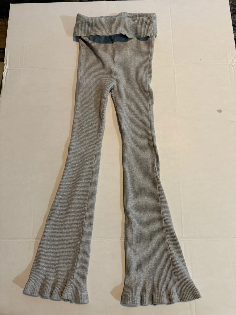 SHEIN Light Gray Ribbed Flare Leggings with Ruffle Waist